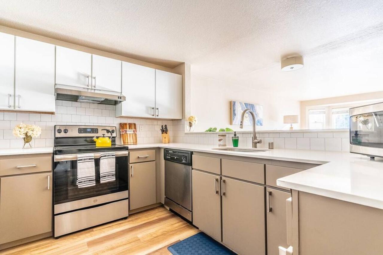 Modern And Spacious Apartment- Gym, Wifi, Free Parking Seattle Buitenkant foto