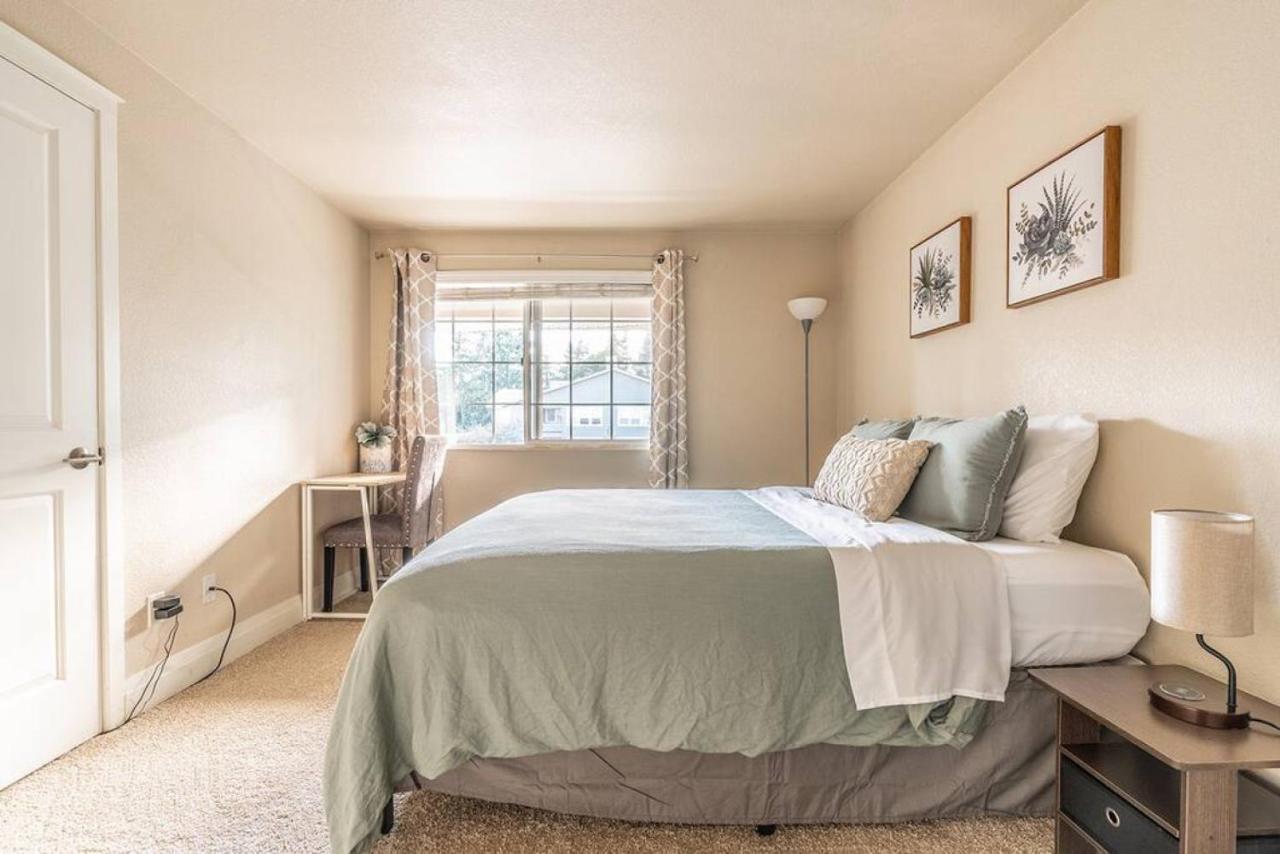 Modern And Spacious Apartment- Gym, Wifi, Free Parking Seattle Buitenkant foto