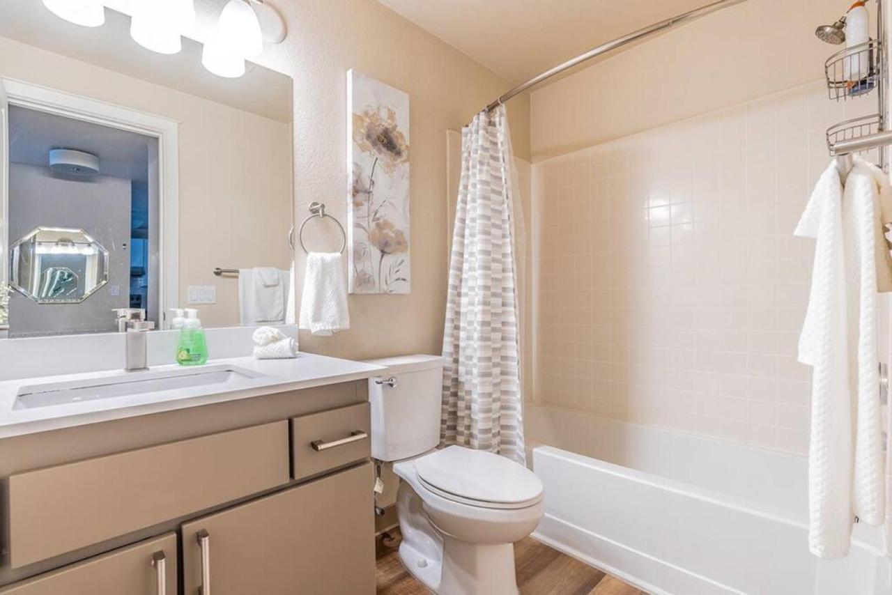 Modern And Spacious Apartment- Gym, Wifi, Free Parking Seattle Buitenkant foto