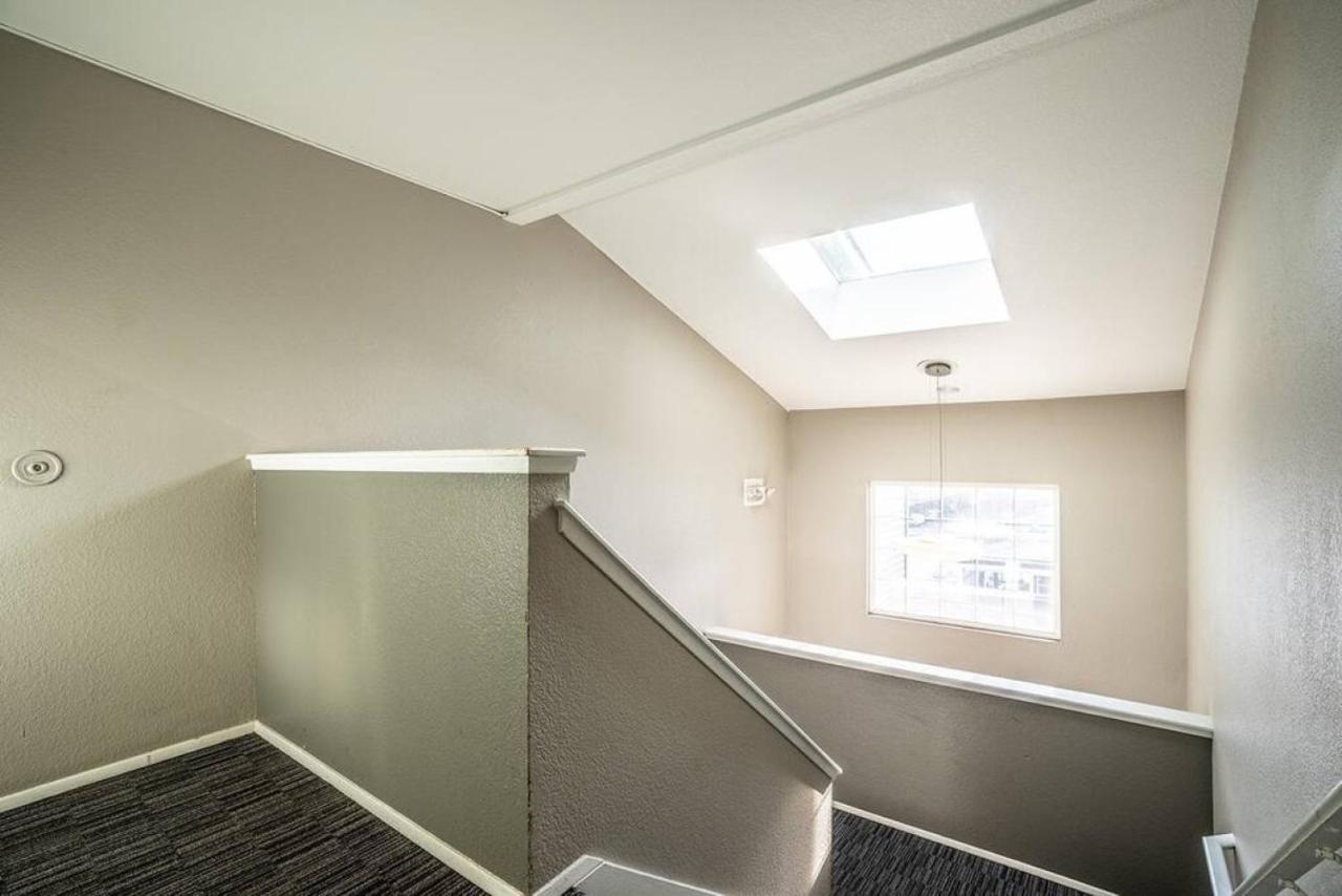 Modern And Spacious Apartment- Gym, Wifi, Free Parking Seattle Buitenkant foto